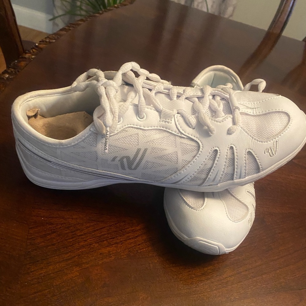Cheer shoes